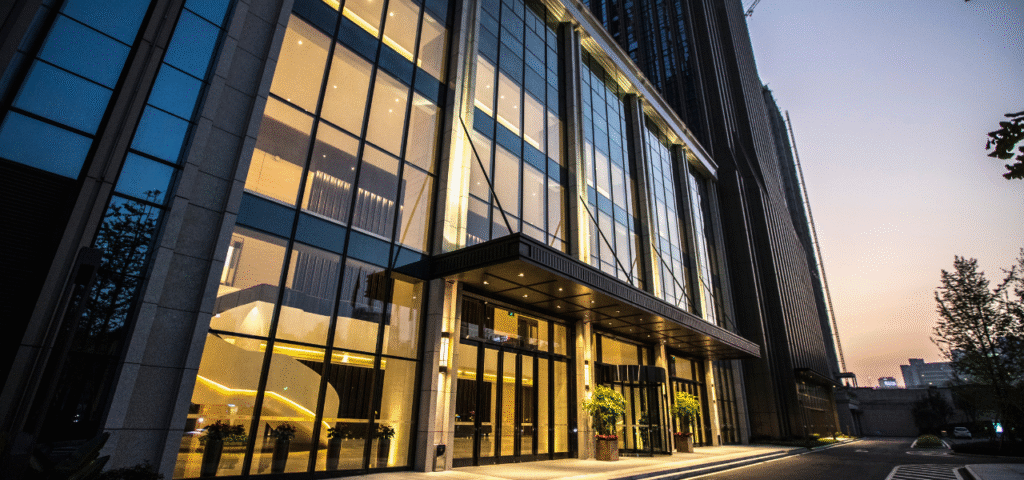 Managing Commercial Property: Complete 2025 Investor’s Guide